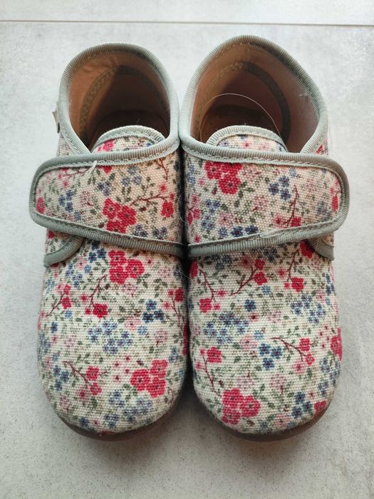 Emel kapcie rozmiar 28 pachnące