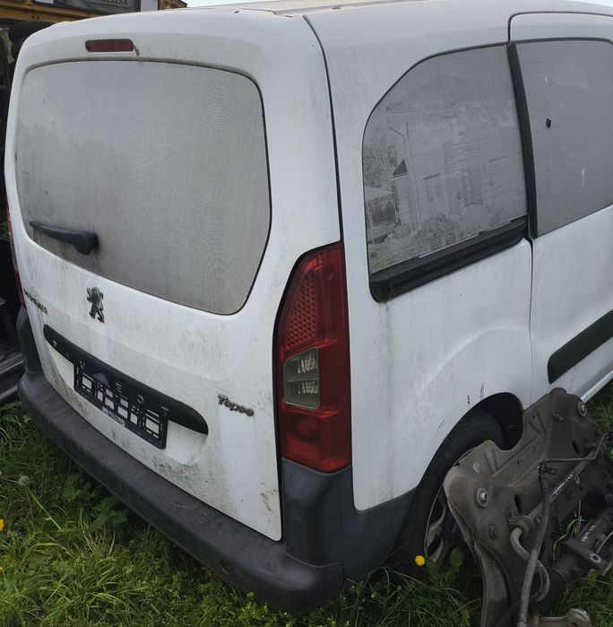 Peugeot Partner II 2012 rok 1,6 HDi na części  przód