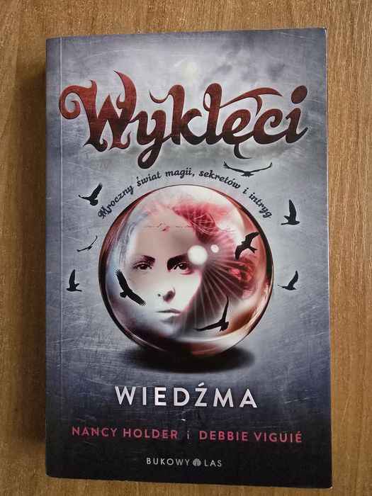 Młodzieżowa powieść fantasy "Wiedźma. Cykl Wyklęci"
