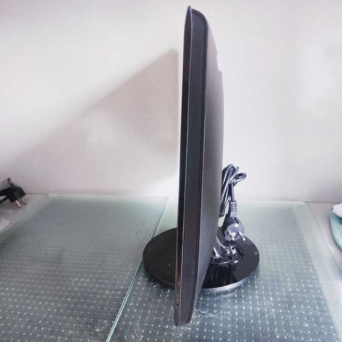 ASUS VS197DE Monitor, 18.5", 1366x768 Resolution, D-Sub Input, Dimensions 45x28 cm, Fully Functional64284491315843121