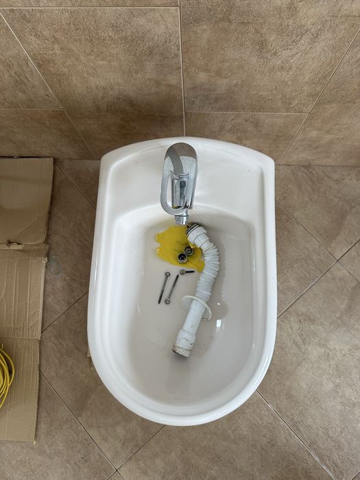 Bidé Sanitana com acessórios