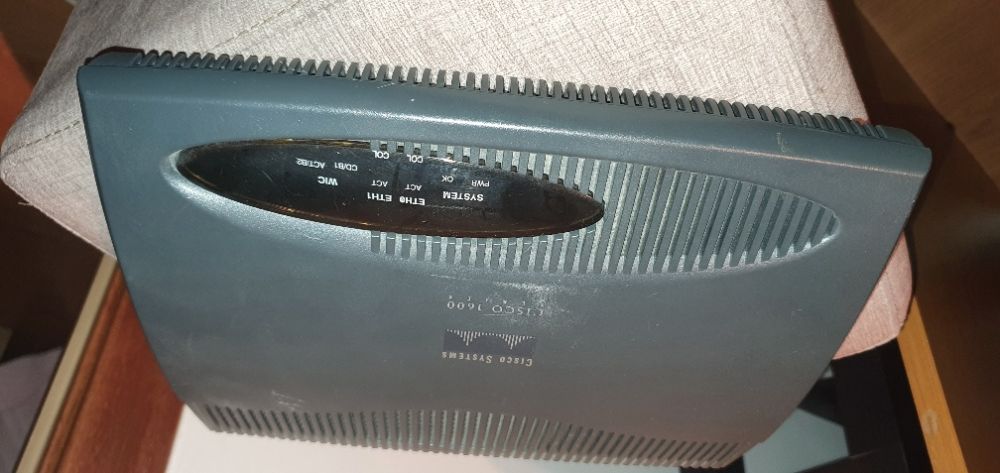 Router Cisco 1605 ISDN + Router Cisco 805 Serial
