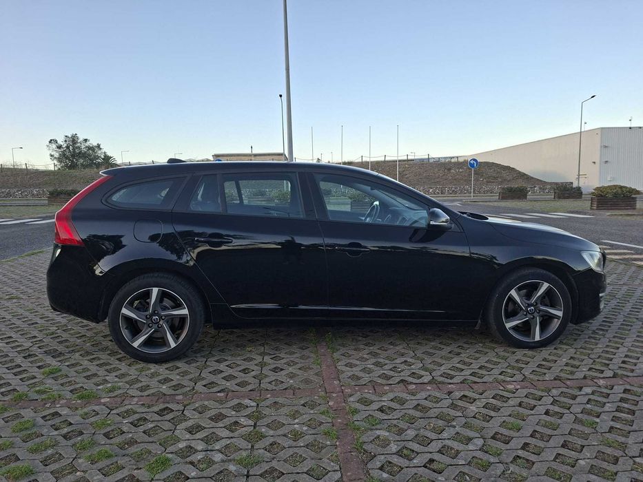Volvo V60 D4 Cx Automática 2.0 181Cv Diesel 2015 -  Motor Totalmente Revisto