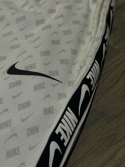 Бомбезні штани від Nike монограмні! розмір L/XL