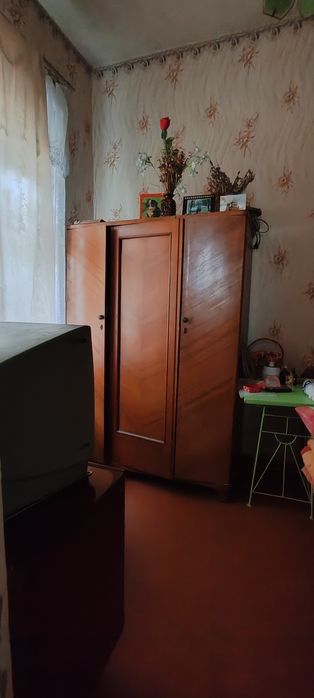 Продаж будинку  з окремим подвір'ям .