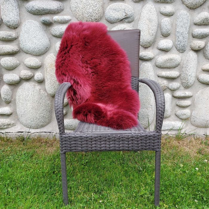 Skóra Owcza Naturalna Kolor Czerwonego Wina Dywanik Owcza Wełna