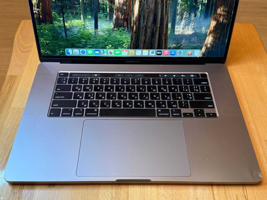 Macbook Pro 16 i9 16 gb ram 512 gb ssd space black
