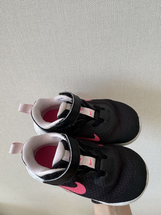 Nike кросівки для дівчинки
