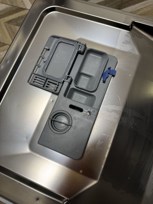 Посудомойка Ariston LSF 712