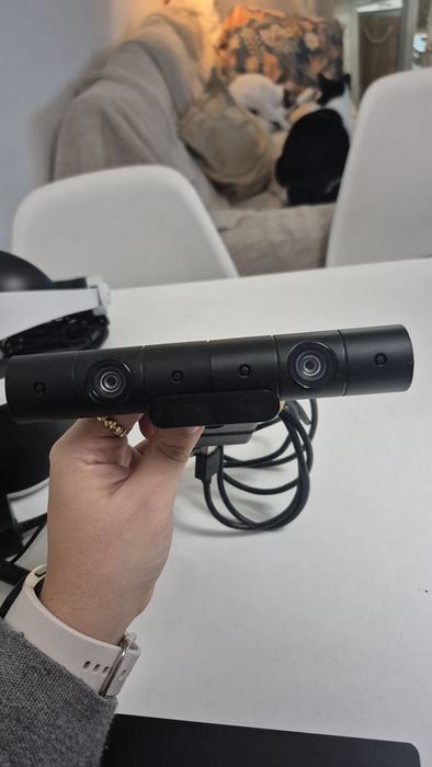 Pack PS4 Pro Branca (1TB) + PlayStation VR + 2 Comandos + 5 Jogos