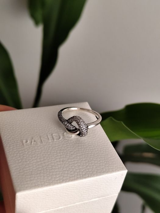 Anel Pandora original NR 56 o Nó. com brilhantes