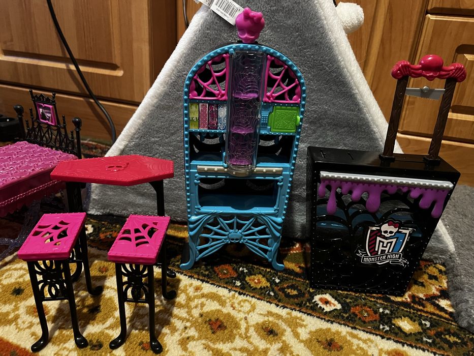 Меблі Монстер хай Monster high