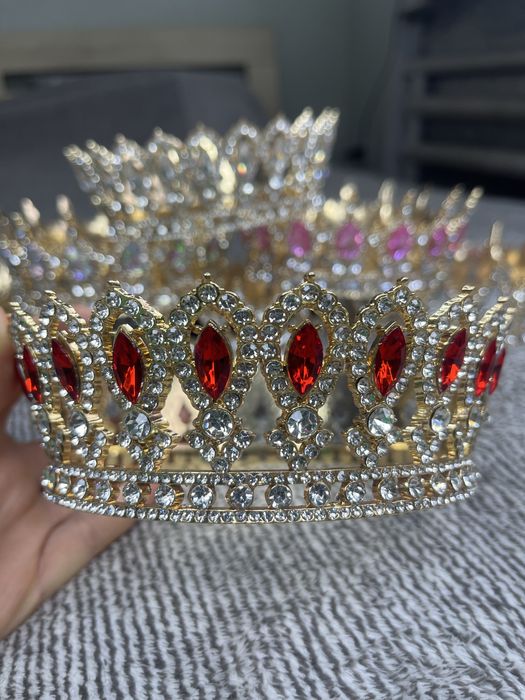 Корона на торт. Металева корона. Діадема на свято.