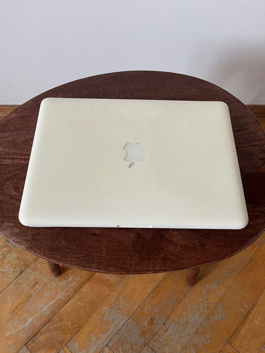 Apple Macbook Unibody 13'' Biały model A1342 z 2009 z ładowarką, vintage, sprawny