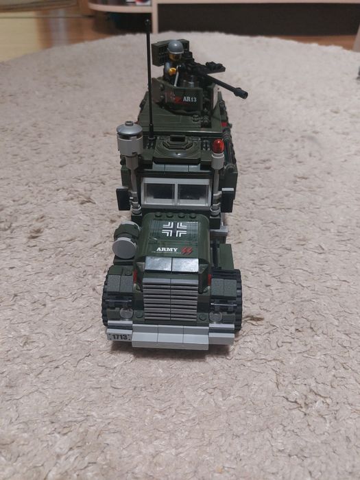Зібраний військовий конструктор  Qman 1713 Військова база вантажівка
