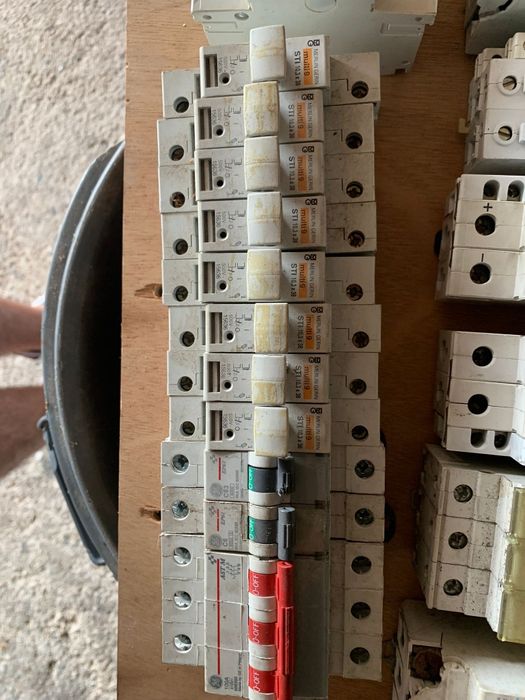 Circuit Breakers and Fuse Holders64740942488449120