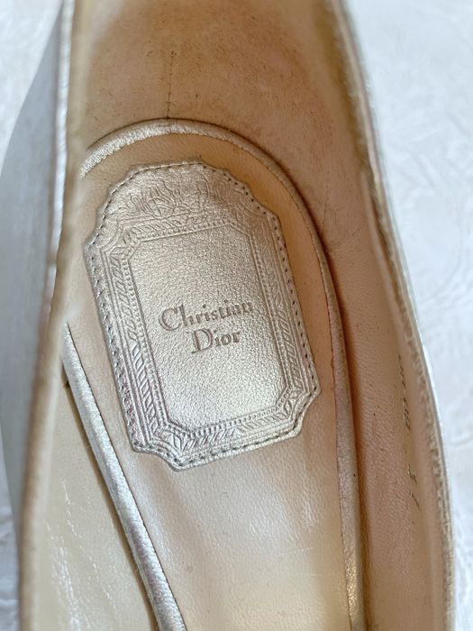 Sapatos de saltos altos Dior original em couro prateado tamanho 37