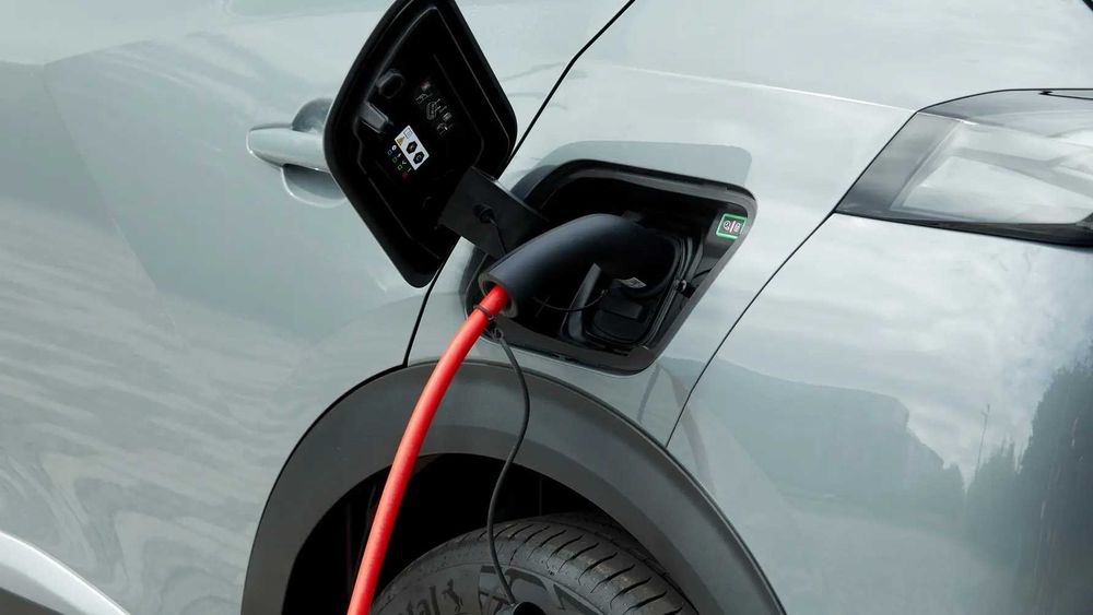 É motorista licenciado pela TVDE? Os carros elétricos esperam por si!