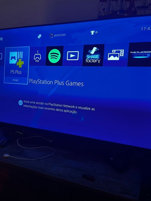 Ps4 com comando branco