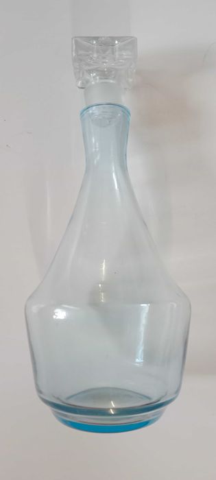 В продаже  графин 0.7л