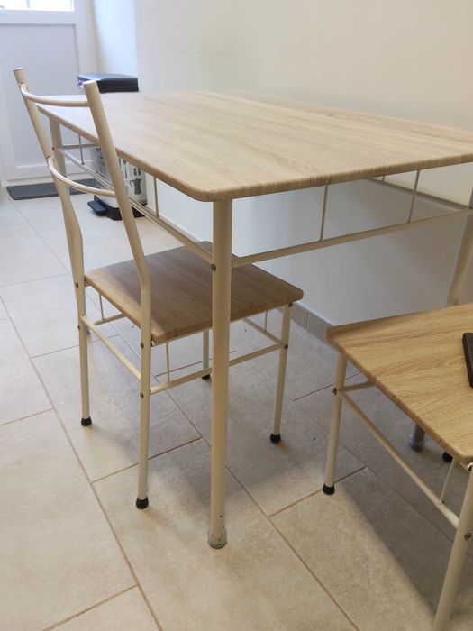 Conjunto mesa com 4 cadeiras