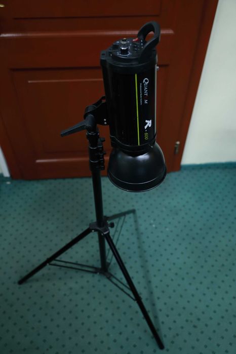 Lampa Quantuum R+ 600 oryginalny statyw