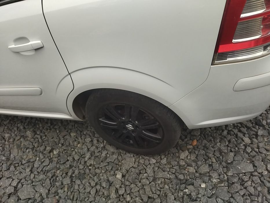 Опель Opel Zafira 2011 1.6Бензин