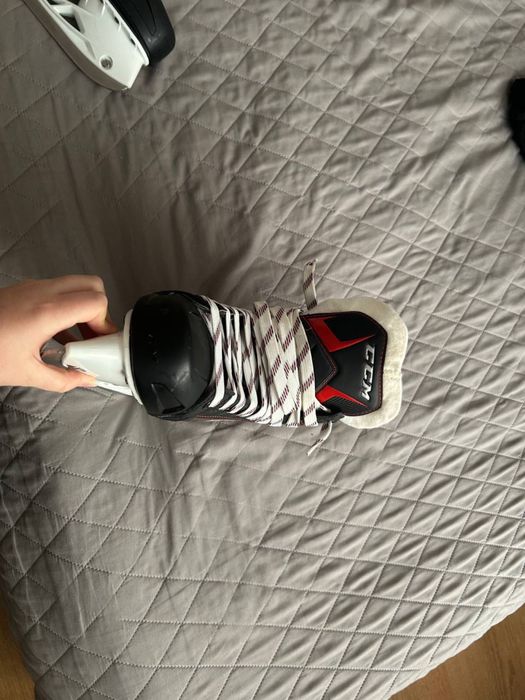 Хокейні ковзани CCM Jetspeed FT370