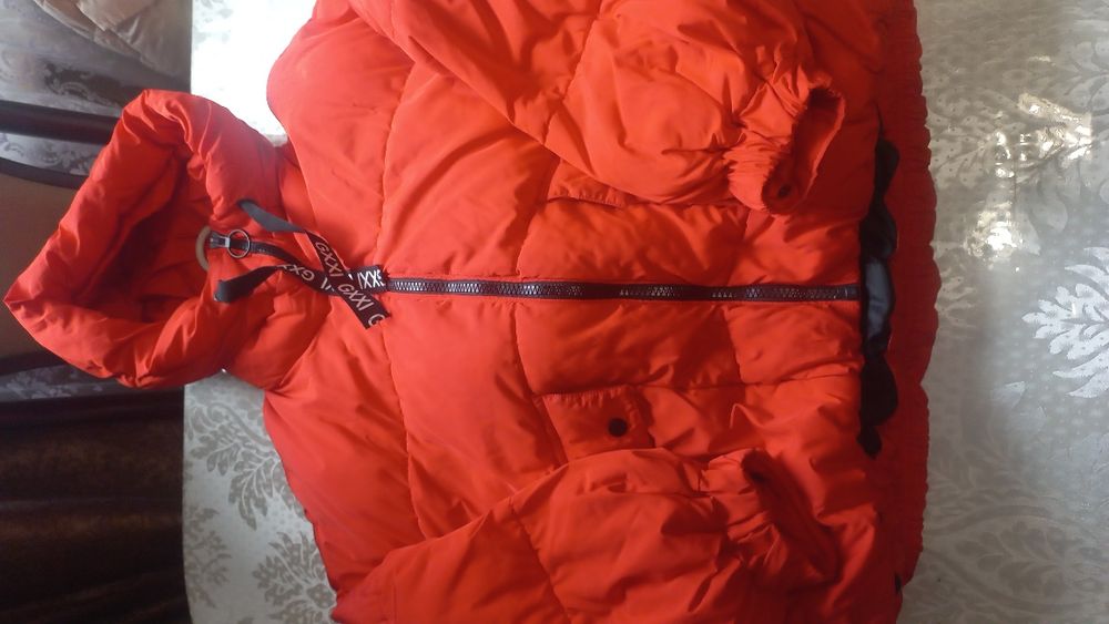 Продам пуховик розмір л