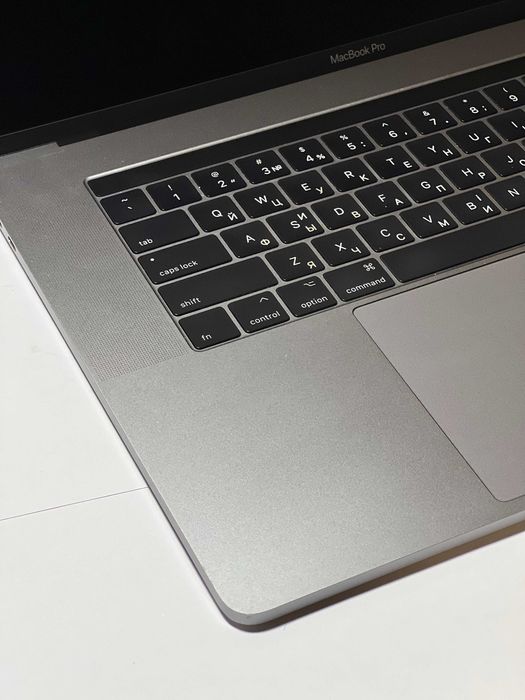MacBook Pro 15 2017 i7 16/512 Touch Bar