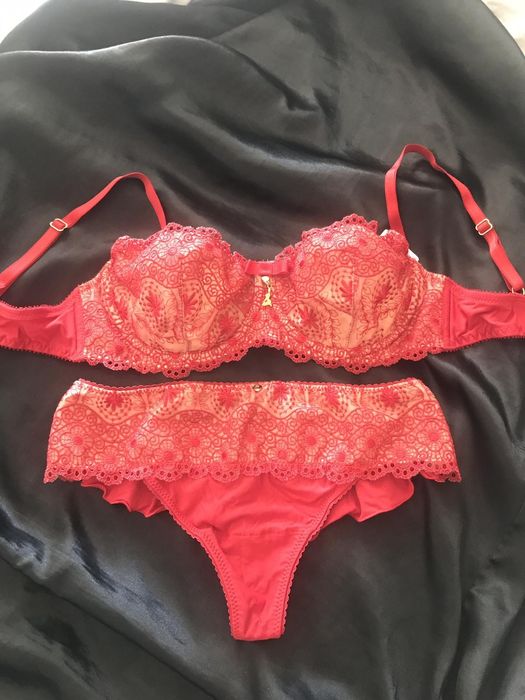 Комплект білизни червоної