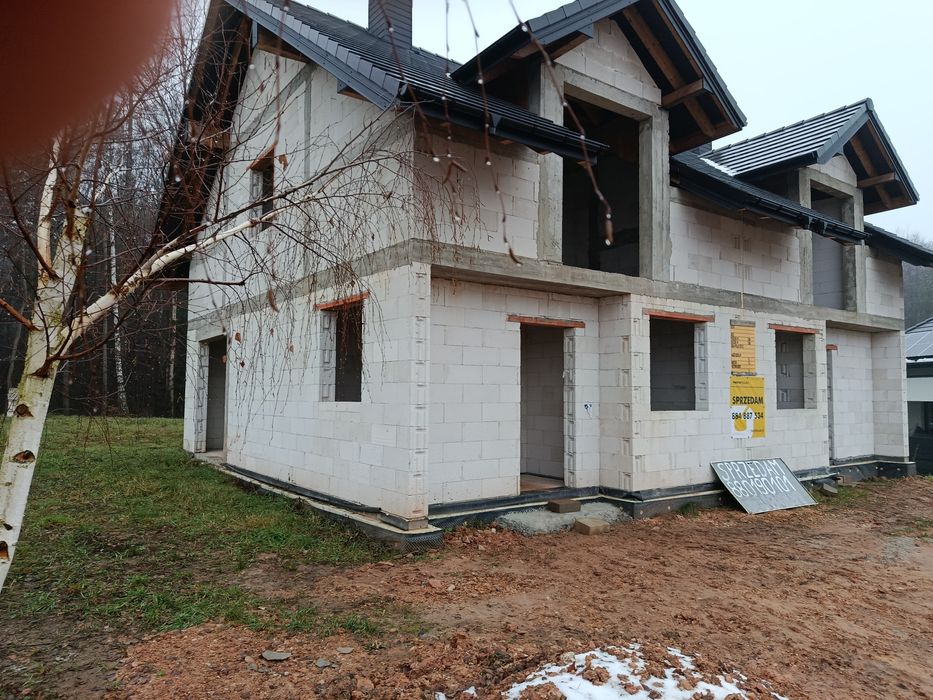 !!!DOM NA SPRZEDAŻ!!!
Sprzedam dom w zabudowie bliźniaczej, w Bilczy,