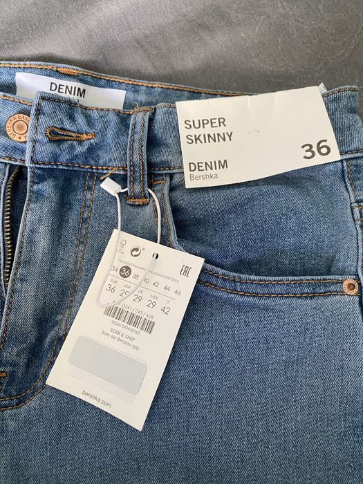 Niebieskie spodnie Bershka, rozmiar. 36