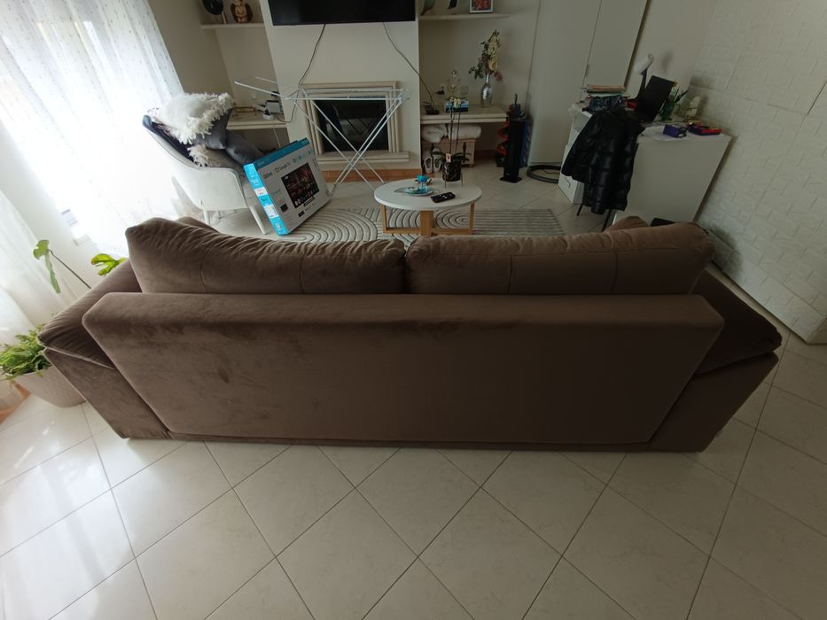 Vendo sofá grande cinzento (faz de cama)