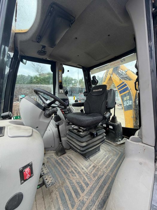 Retro-escavadora Komatsu WB93R-8 L3
