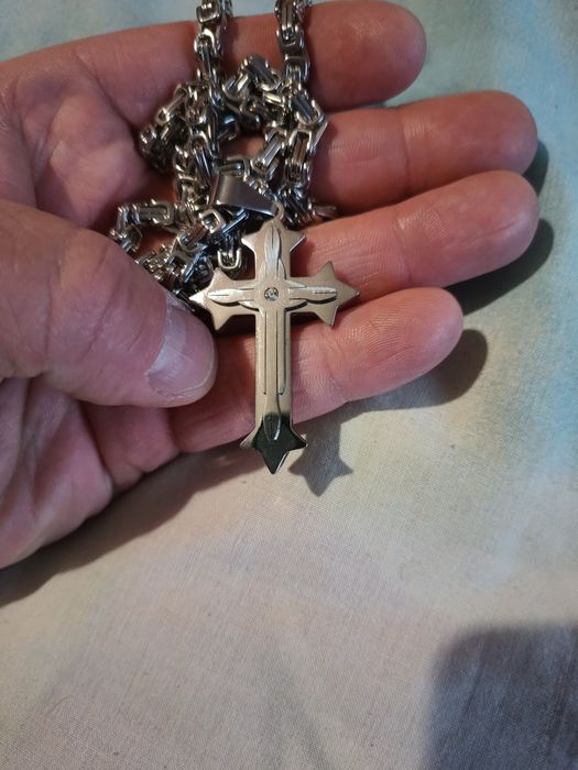 Продам цепочку с крестиком.