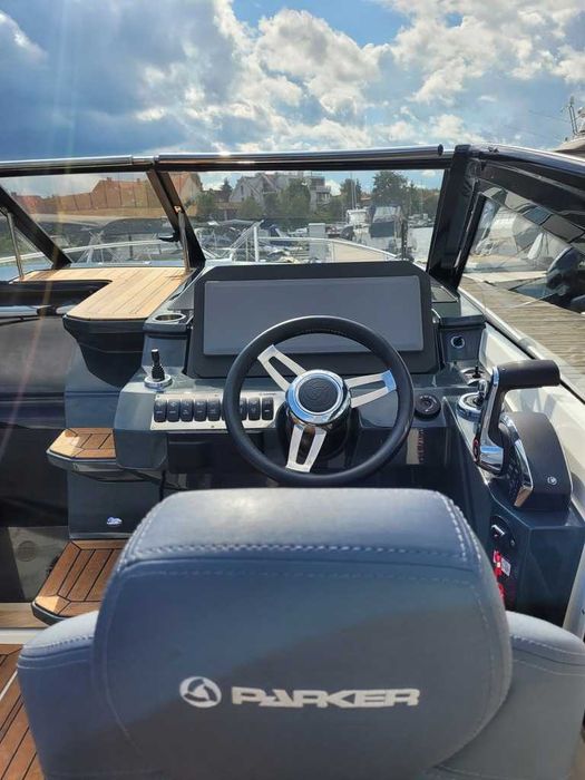 Łódź PARKER 800 Cruiser USZKODZONA