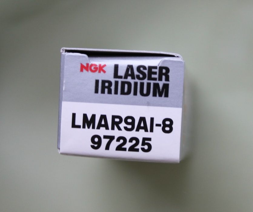 Свечи зажигания NGK 97225 LMAR9AI-8 Laser Iridium Plug новые
