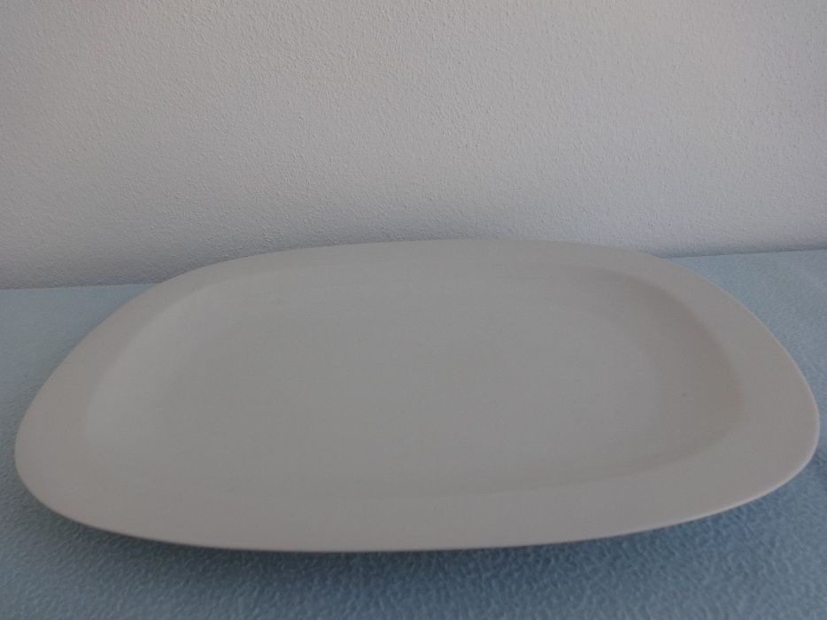 Travessa em loiça branca rectangular