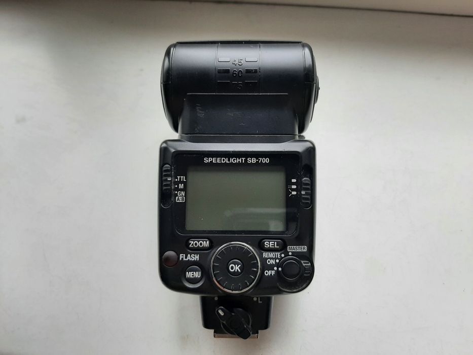 Фотовспышка Nikon SB-700