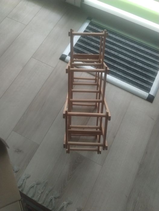 Stojak na wino drewniany