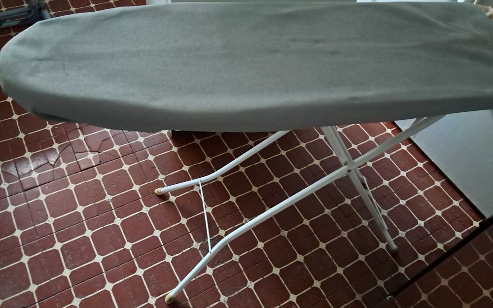 Tábua de passar com algum uso