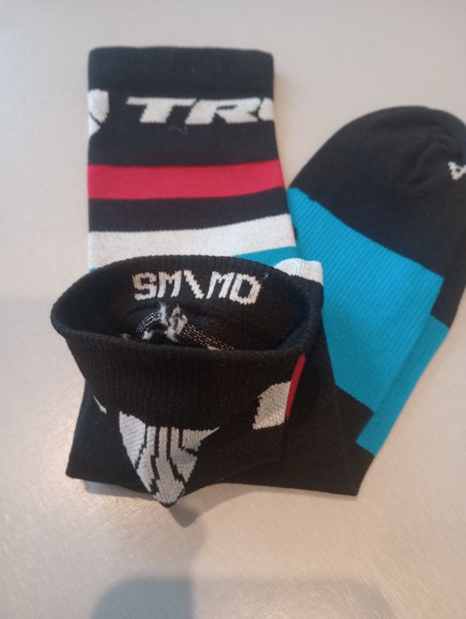Dwa NOWE Bidony kolarskie specialized i NOWE skarpetki TREK
