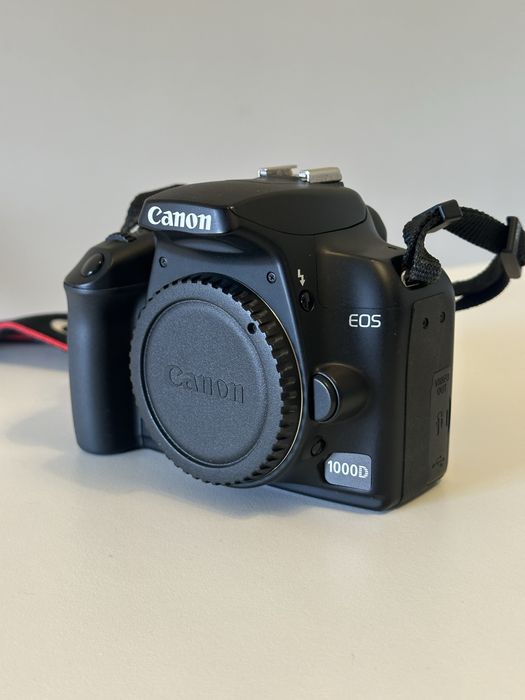 Canon EOS 1000d + 50mm f/1.8 + 70-210 f/4-5.6