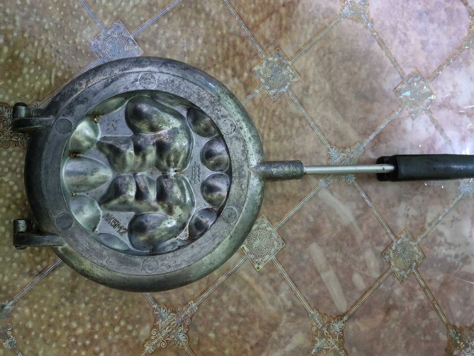 форма СССР для выпечки орешков,