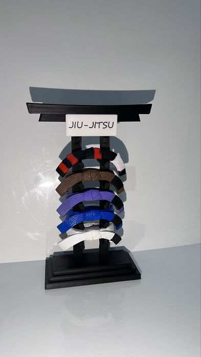 Trofeu bjj - Jiujitsu premium com torre de faixas 20cm