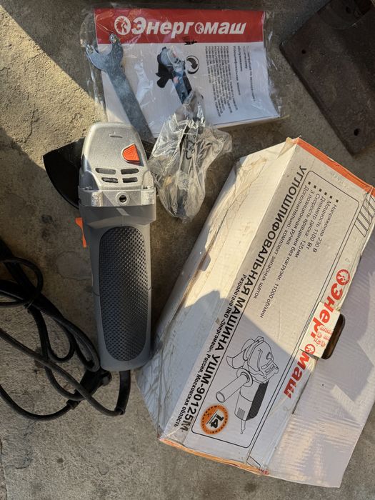 Болгарка кутова шліфувальна машинка