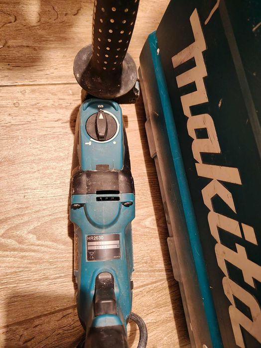 Młotowiertarka Makita HR2630, 800W Wiertarka udarowa walizka