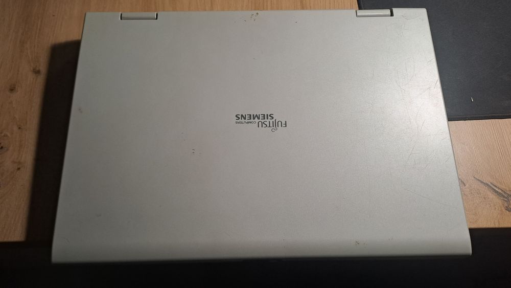 Laptop Fujitsu mobile v6535 4GB RAM dysk ssd
