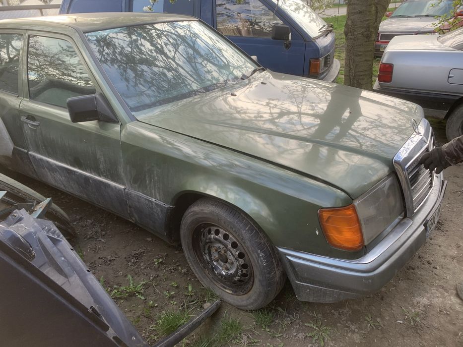 Мерседес w124.